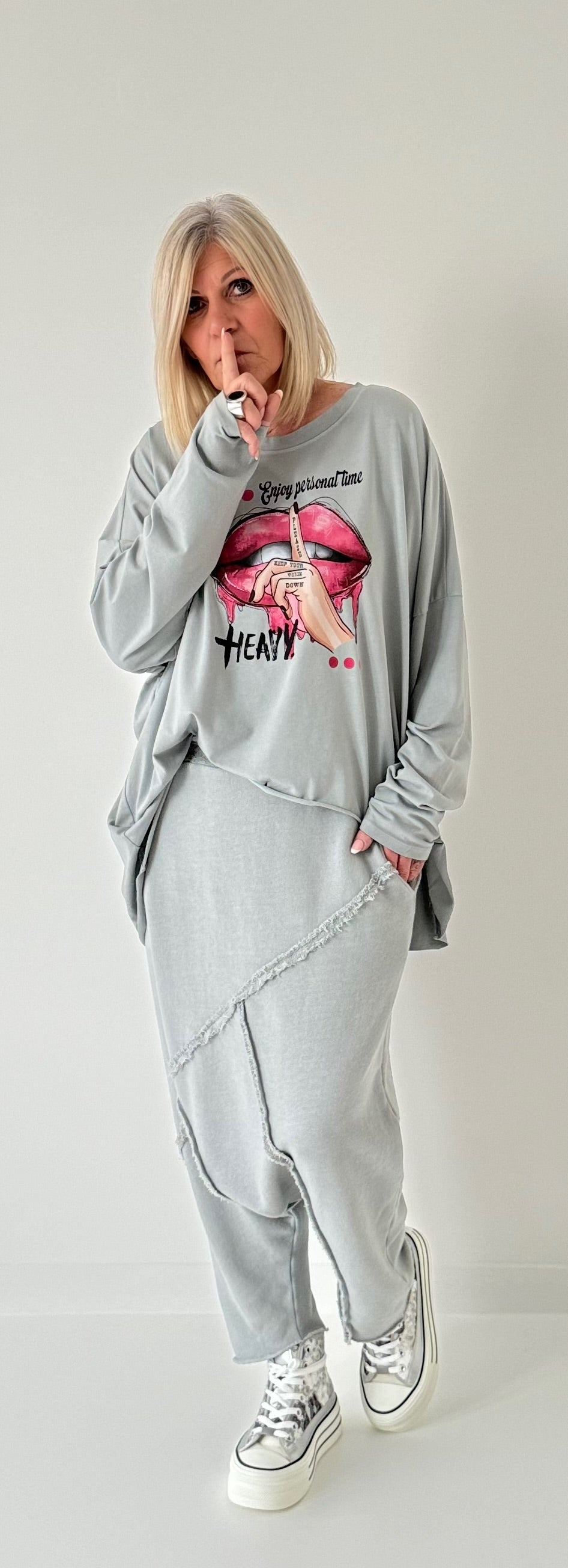 Oversized Shirt Modell "Voice" - grau