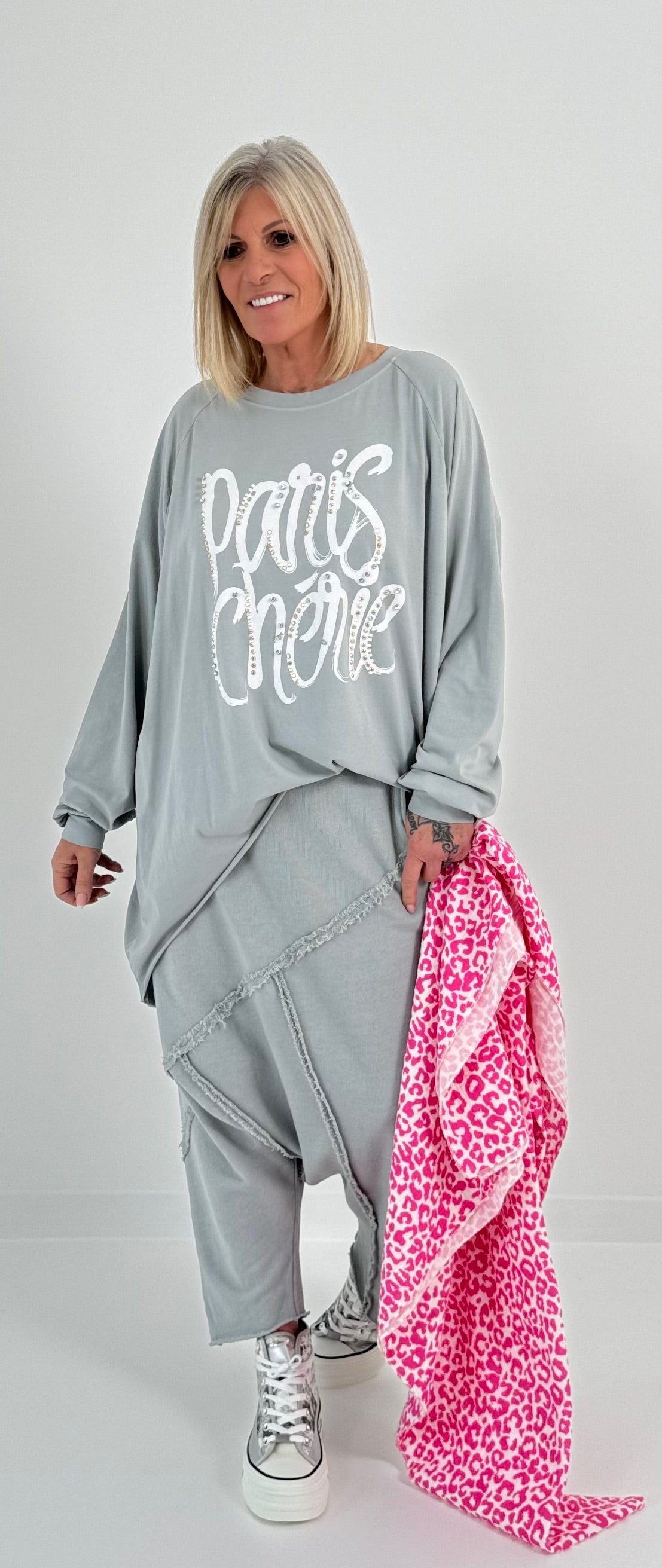 Oversized Shirt mit Nieten und Strasssteinen Modell "Paris" - grau