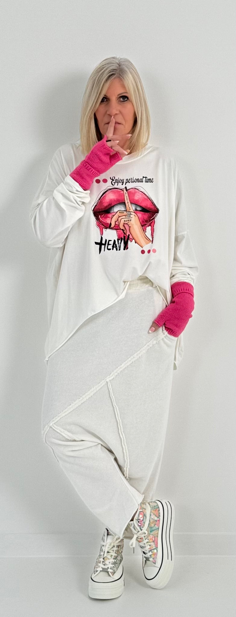 Oversized Shirt Modell "Voice" - weiss