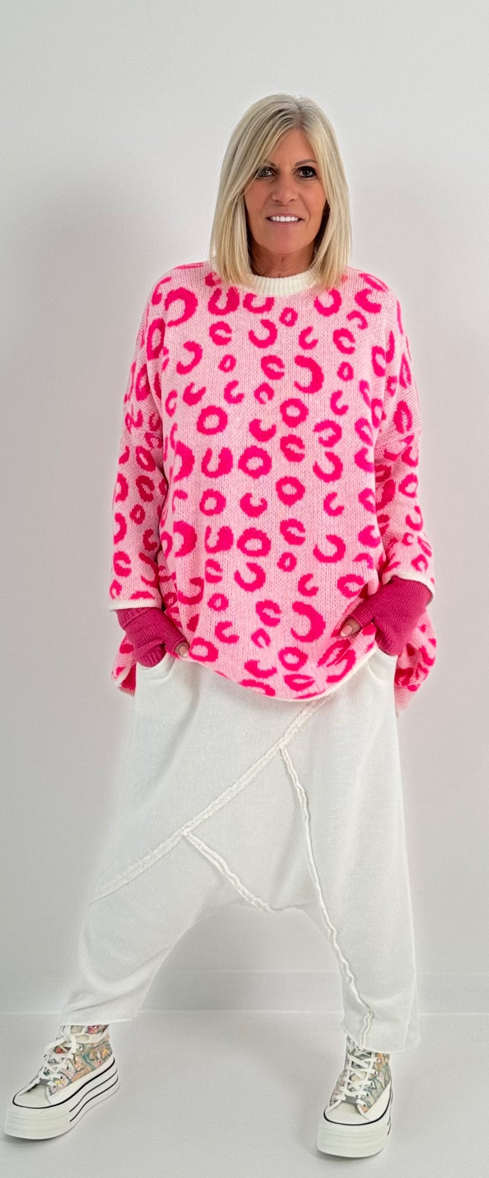 Sweater in Leo pattern model "Stay Wild" - white-neon pink