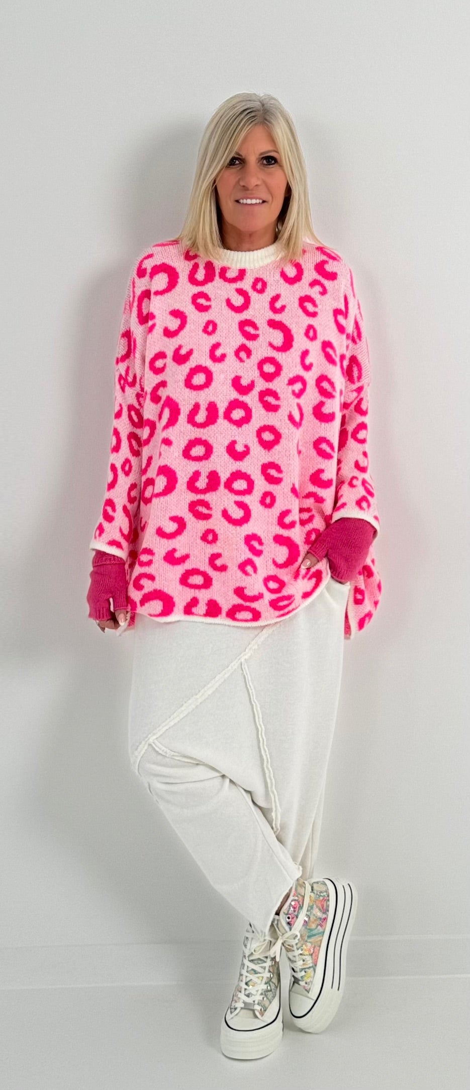 Sweater in Leo pattern model "Stay Wild" - white-neon pink