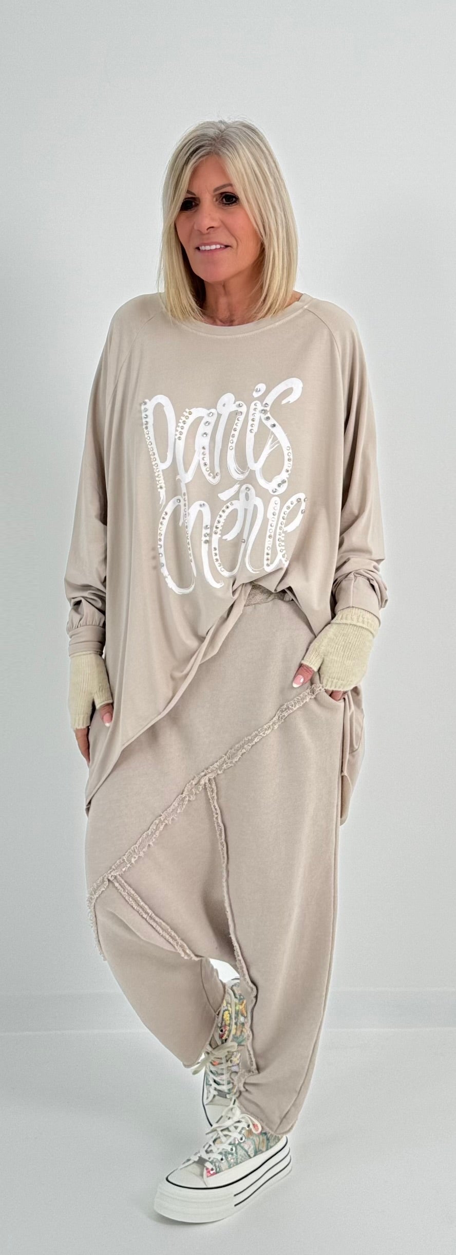 Oversized Shirt mit Nieten und Strasssteinen Modell "Paris" - beige