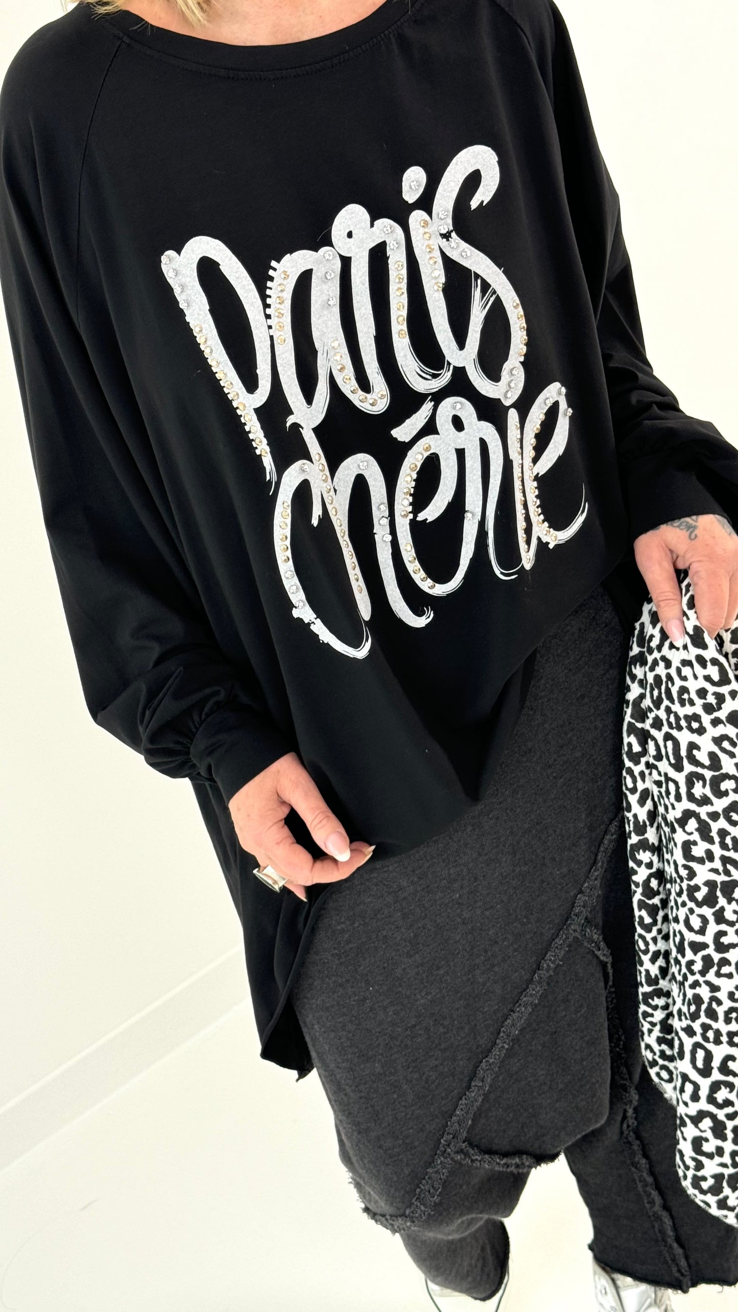 Oversized Shirt mit Nieten und Strasssteinen Modell "Paris" - schwarz