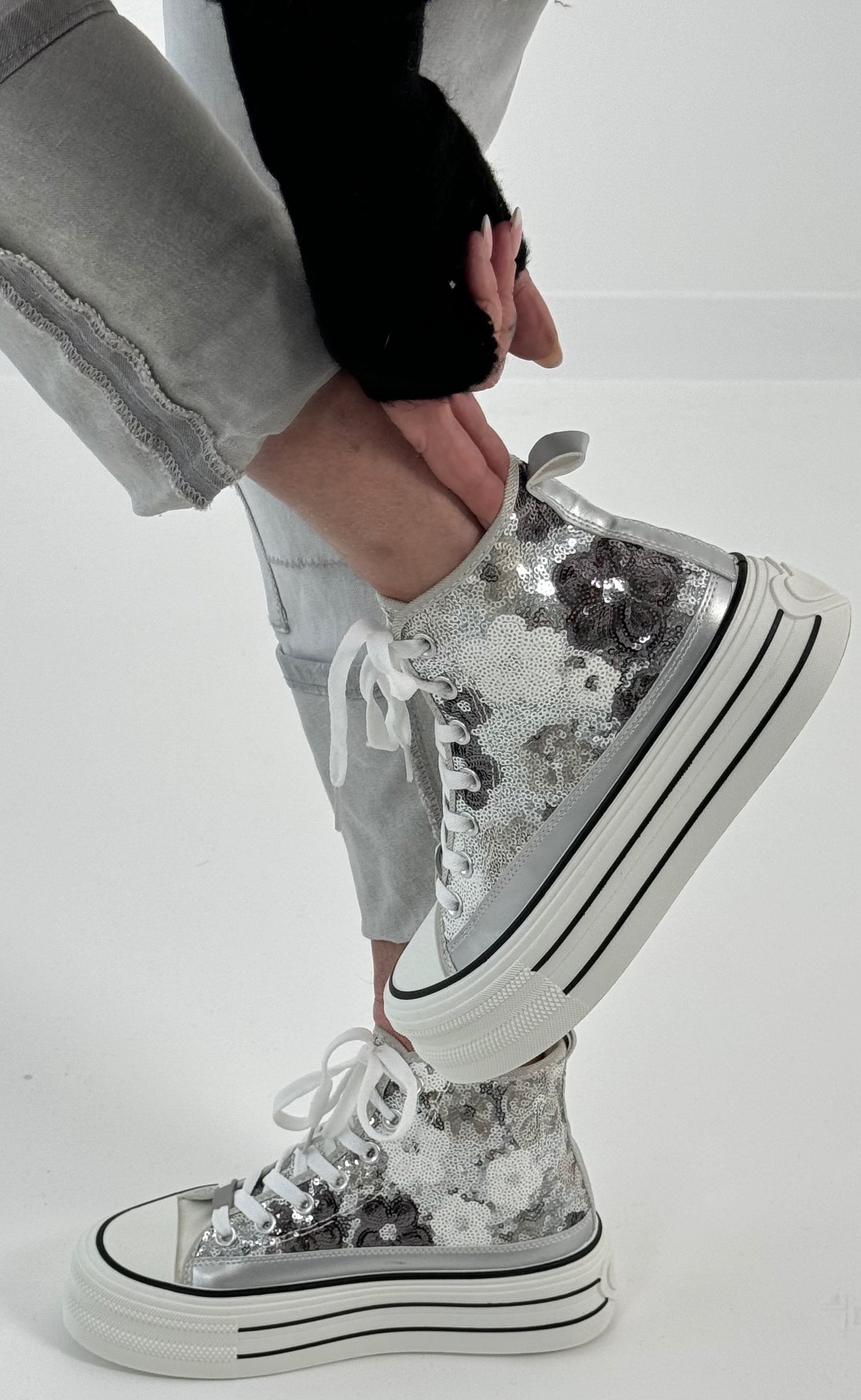 High Sneaker mit Plateau Sohle Modell "Flower" - silber