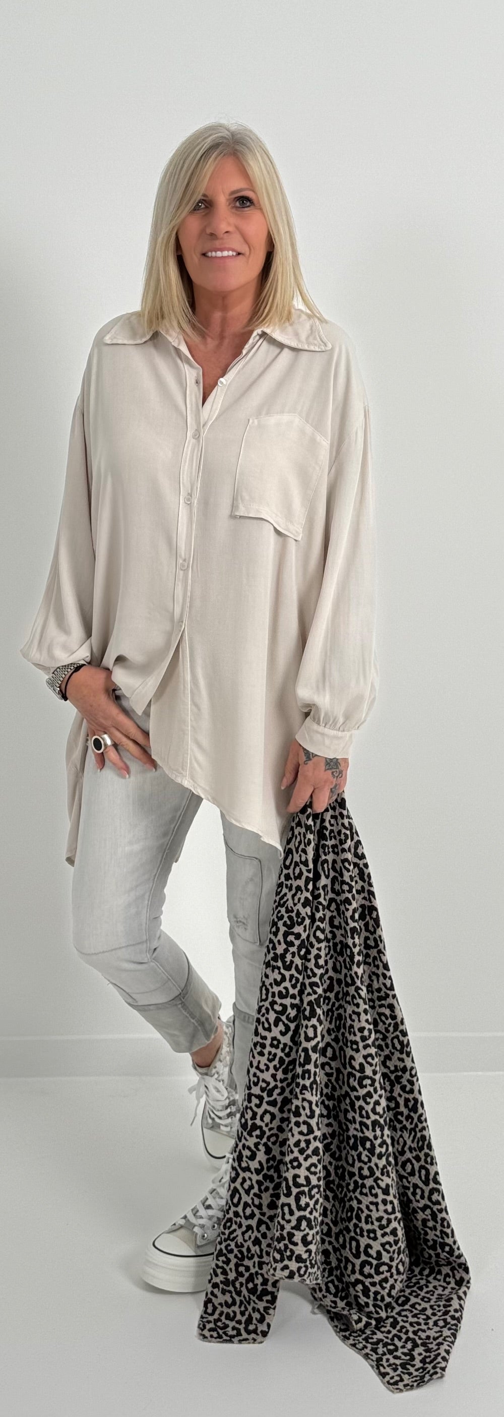 Verfijnde oversized blouse model "Mella" - beige