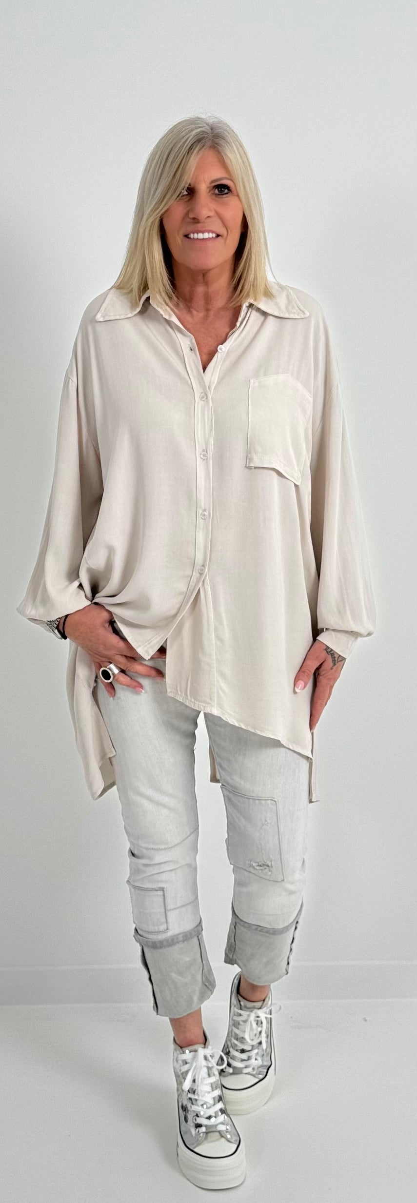 Verfijnde oversized blouse model "Mella" - beige