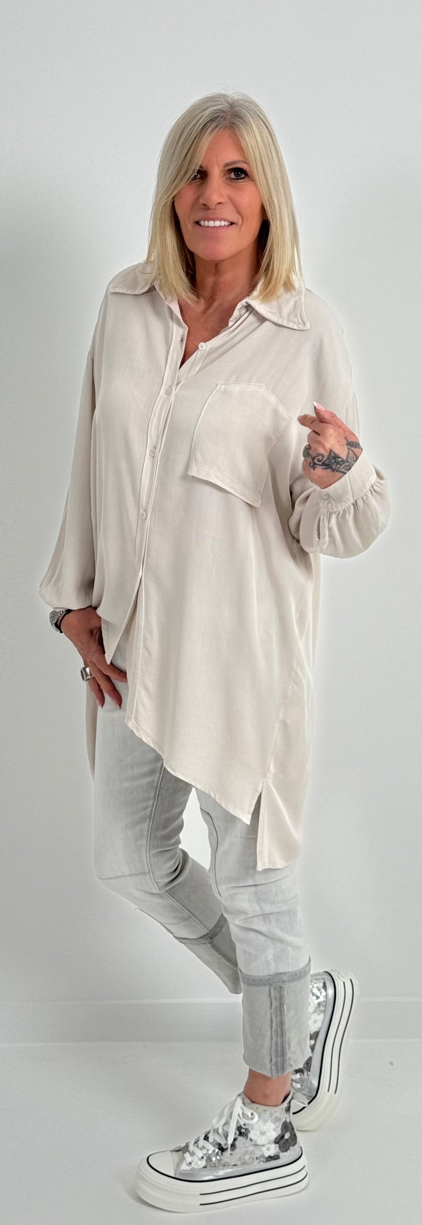 Verfijnde oversized blouse model "Mella" - beige