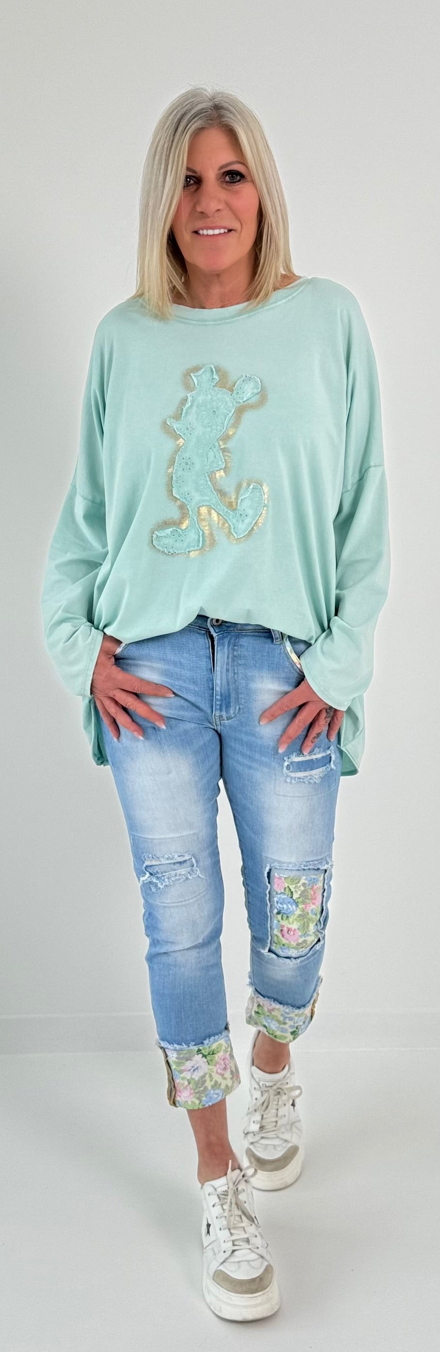 Oversized shirt with large sewn-on patch model "Jenna" - mint