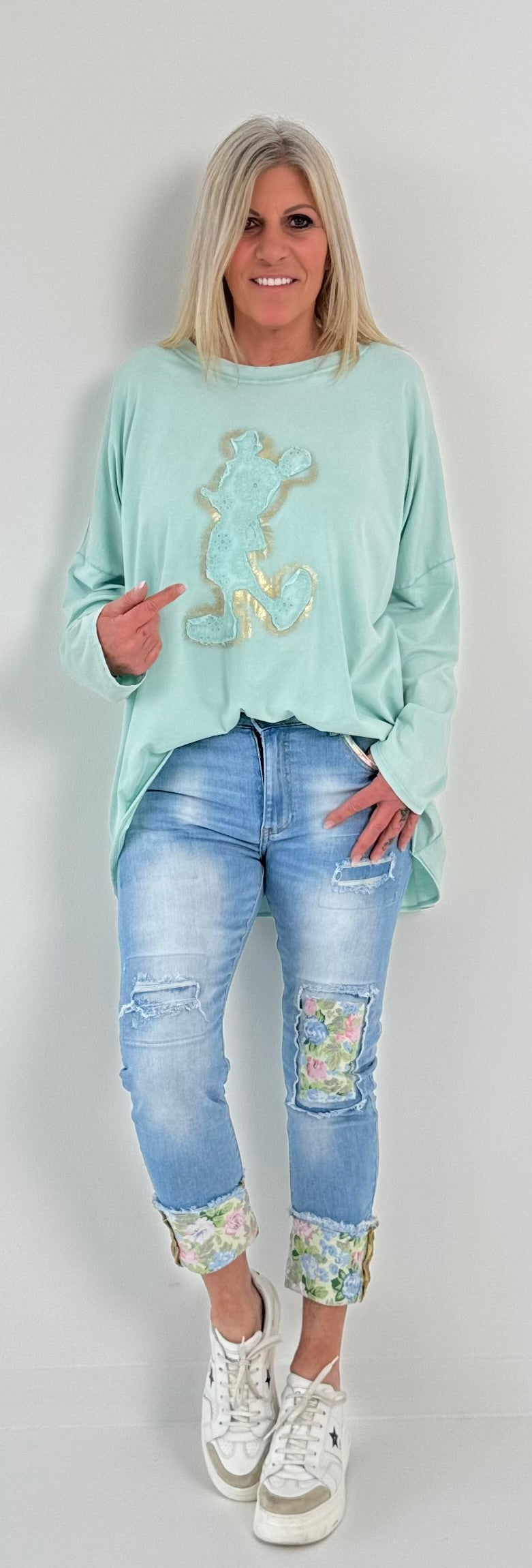 Oversized shirt with large sewn-on patch model "Jenna" - mint