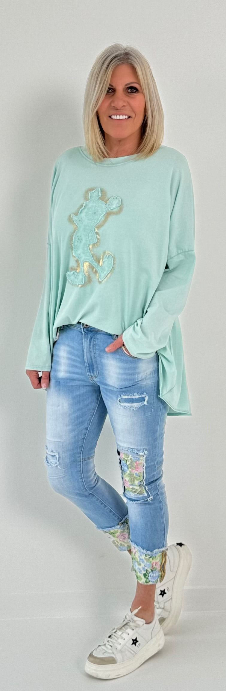 Oversized shirt with large sewn-on patch model "Jenna" - mint