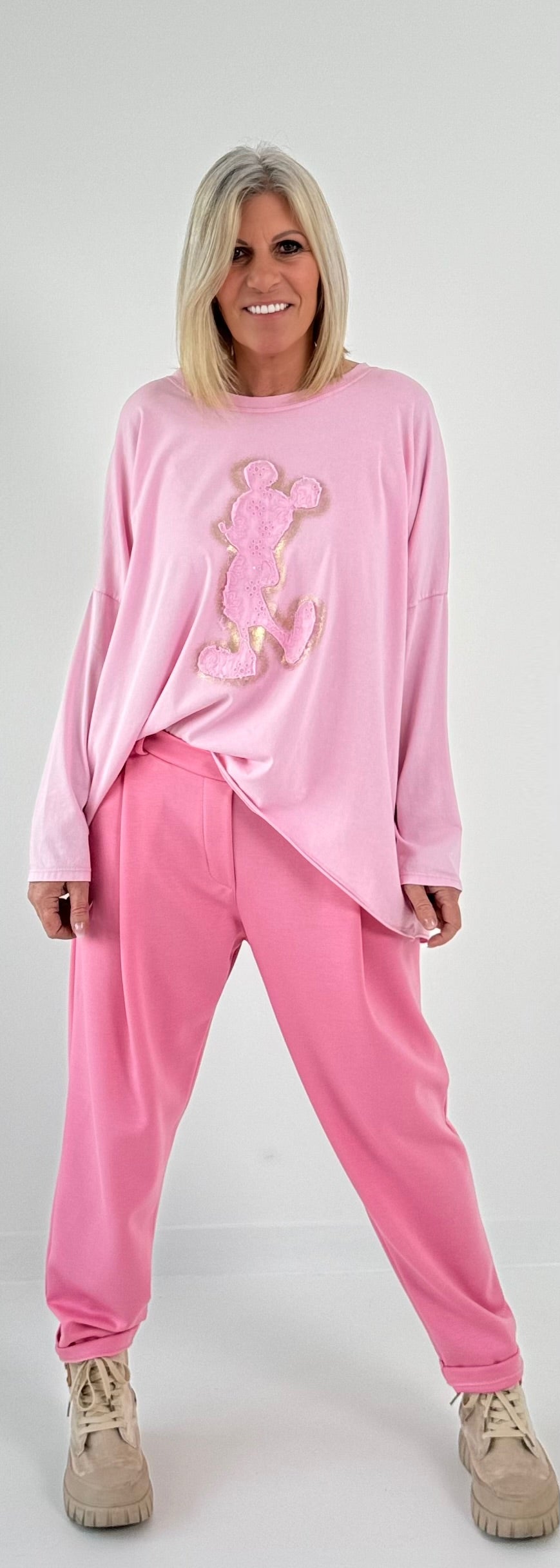 Oversized shirt with large sewn-on patch model "Jenna" - baby pink