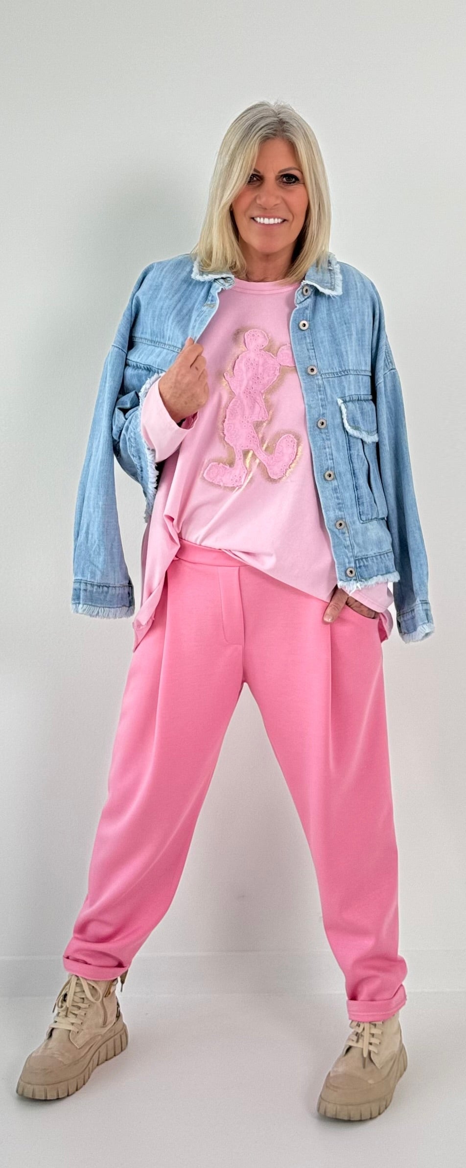 Oversized shirt with large sewn-on patch model "Jenna" - baby pink