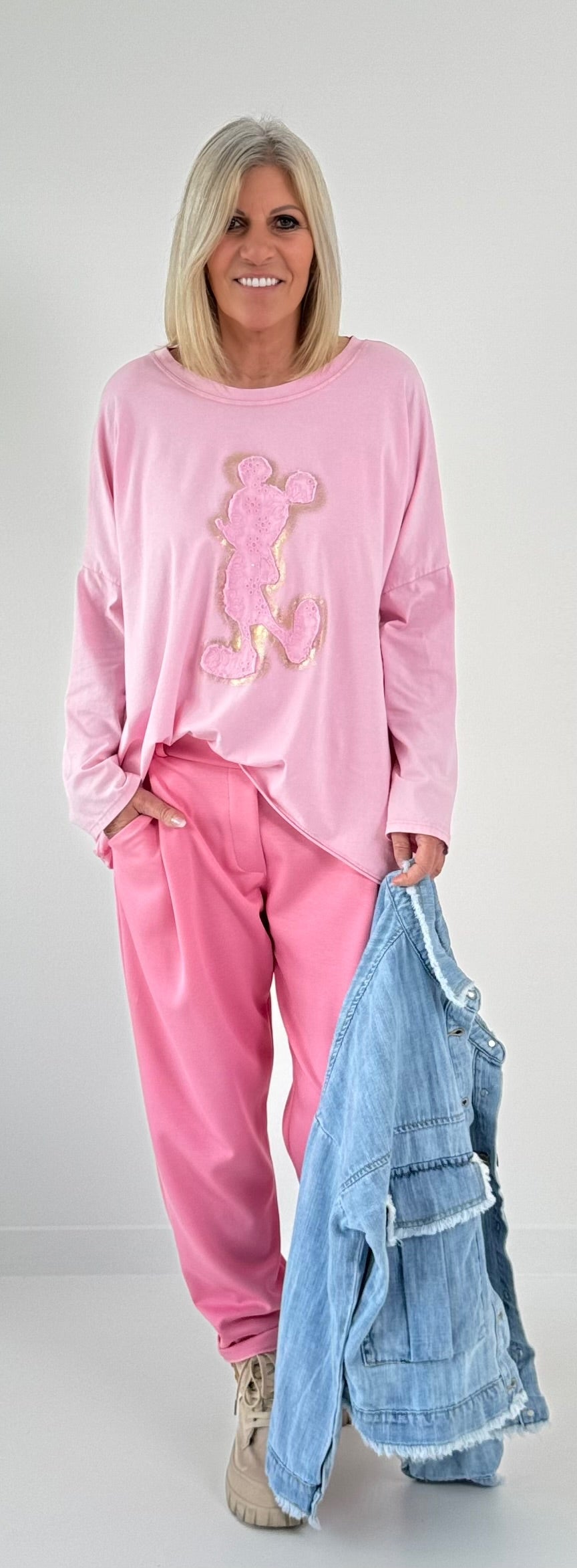 Oversized shirt with large sewn-on patch model "Jenna" - baby pink