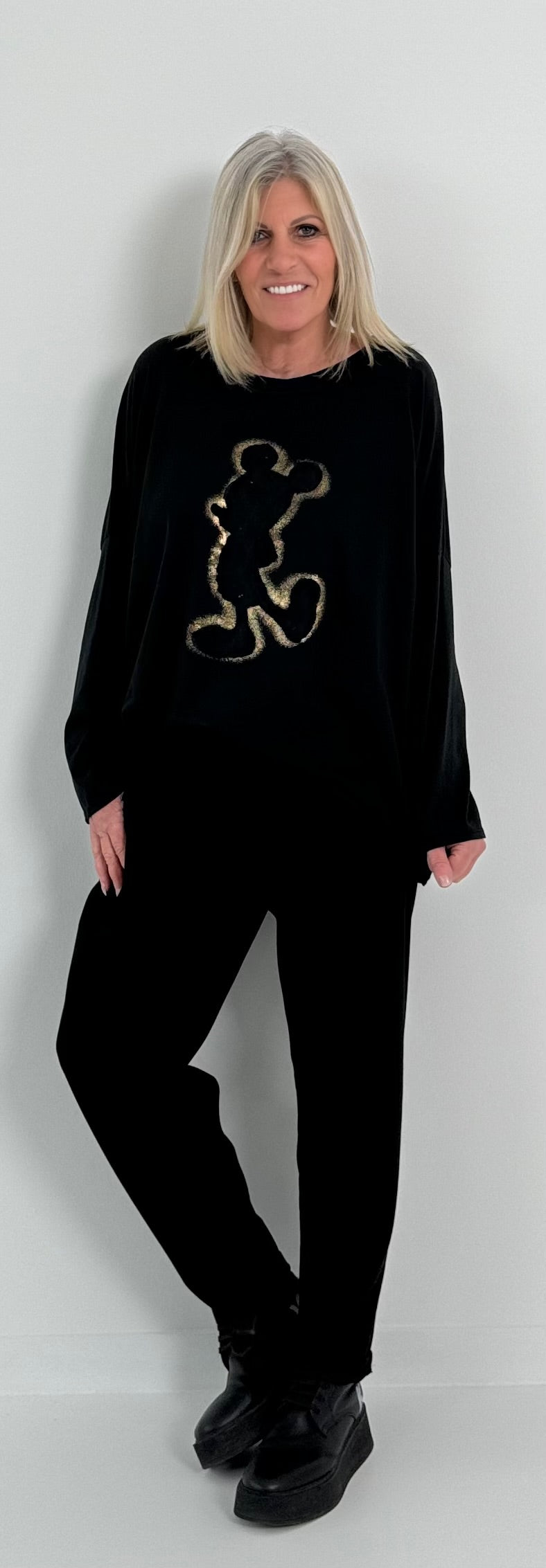 Oversized shirt with large sewn-on patch model "Jenna" - black