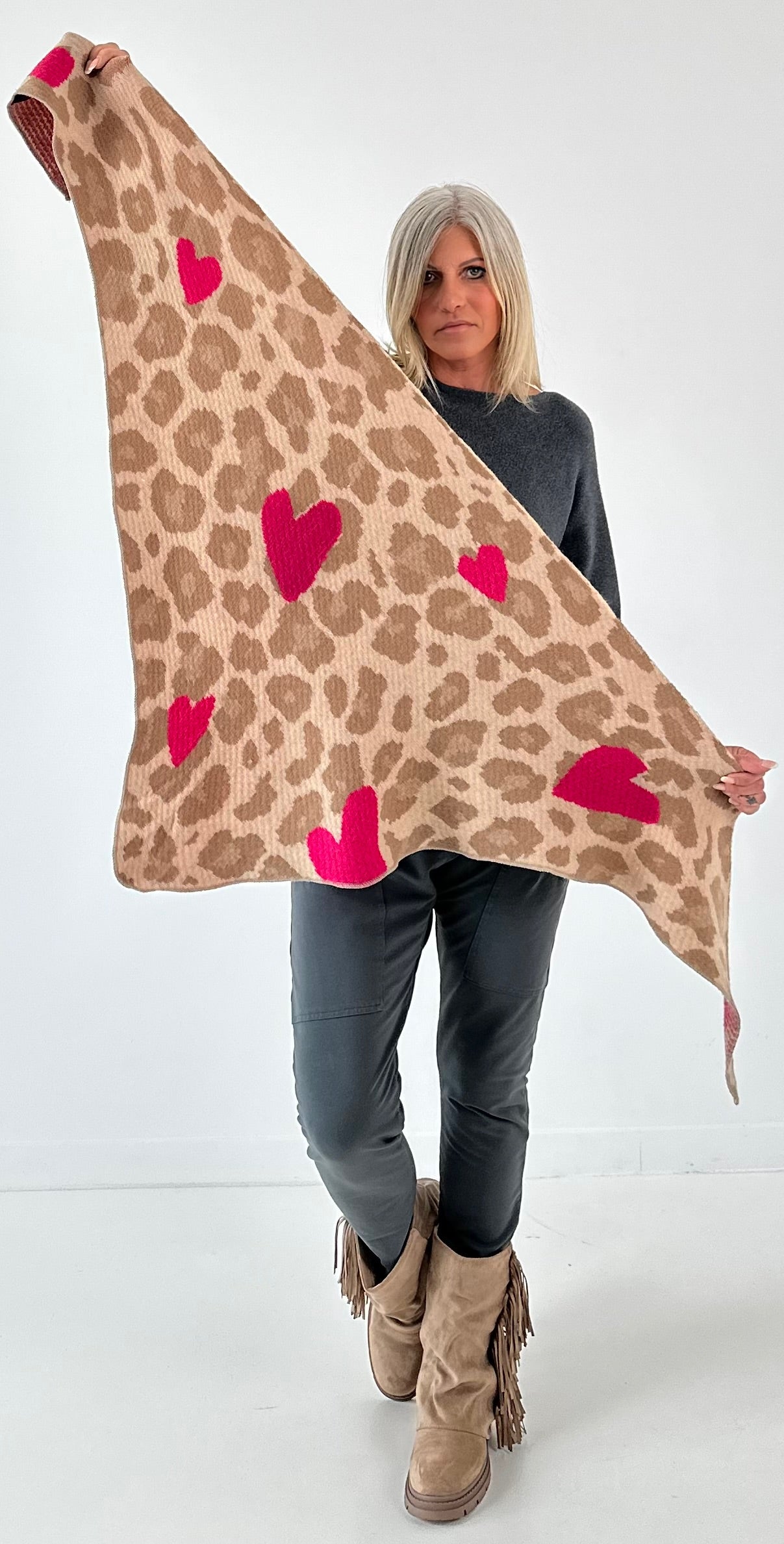 Driehoekige sjaal model "Leo Heart" - beige-cappuccino-roze