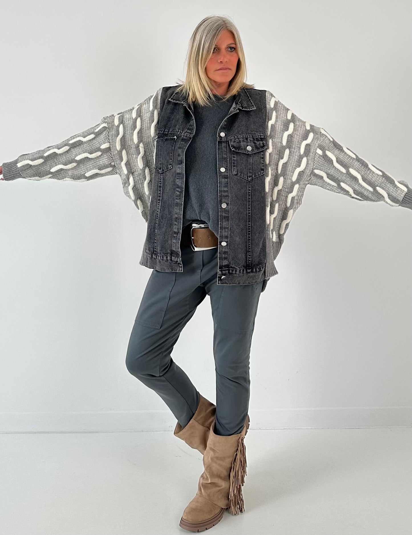 Oversized denim jack met gebreide inzetstukken, model "Ash Grey" - grijs-denim