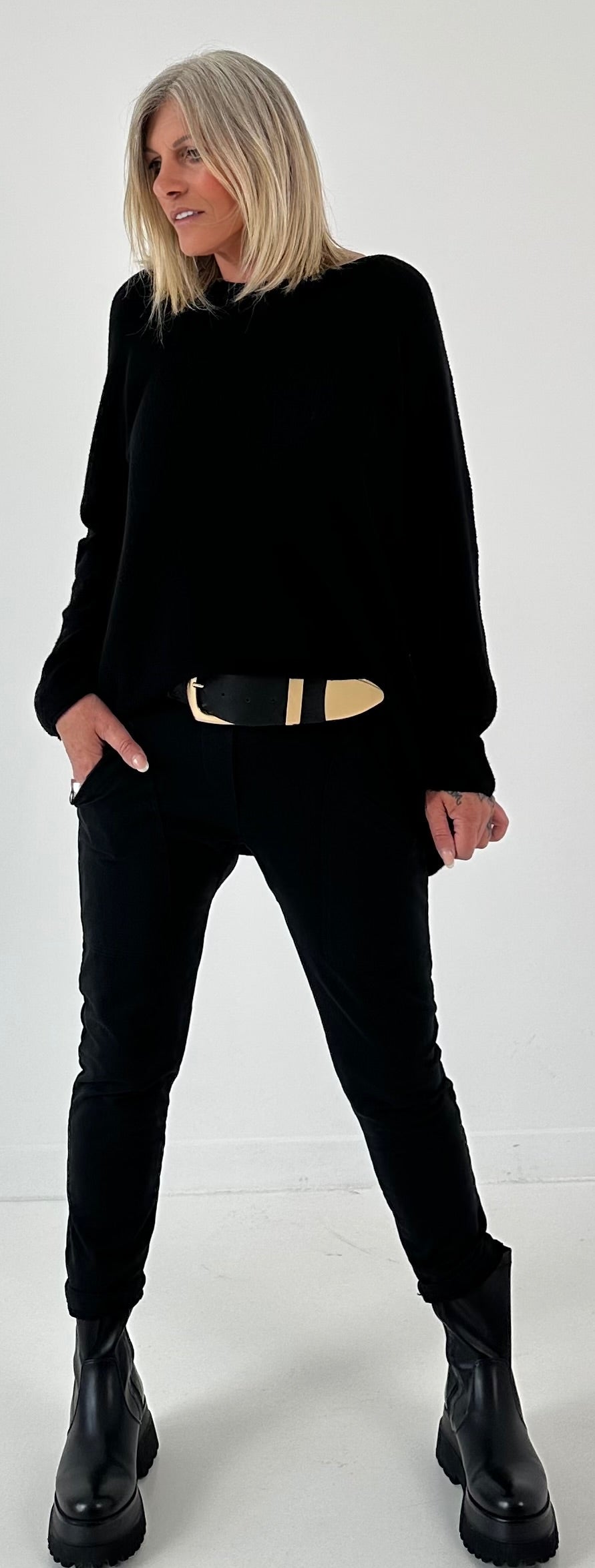 Sweater model 