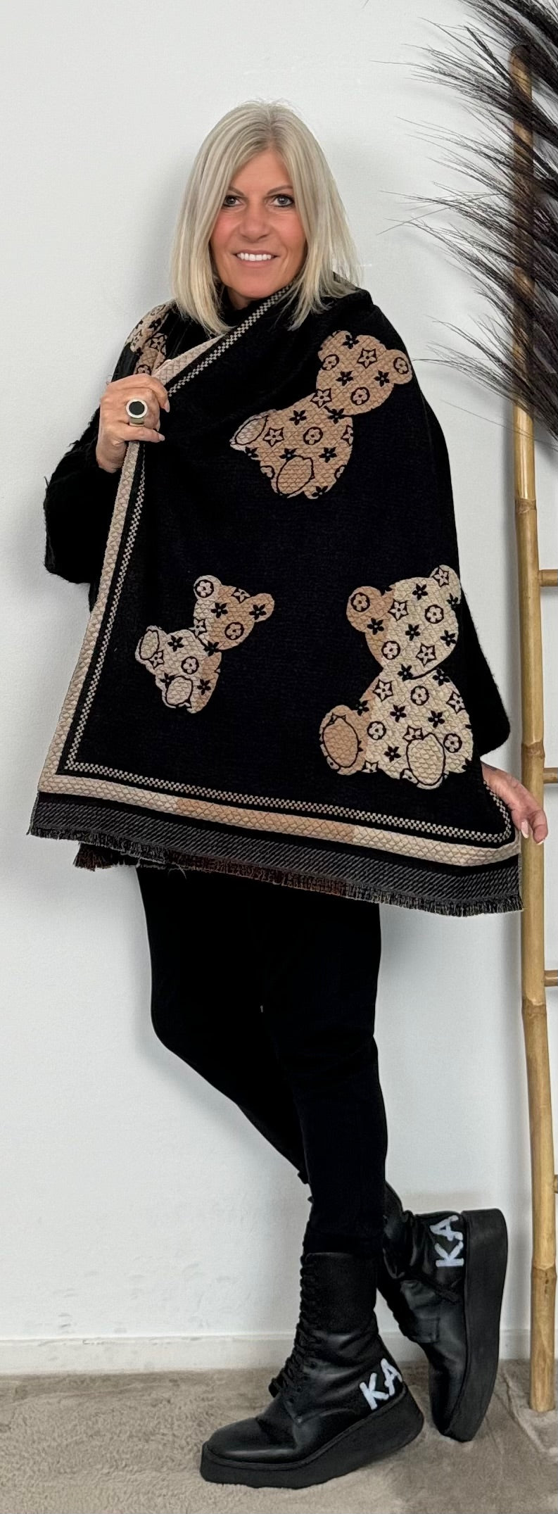 Scarf "Bear" - black-multicolored