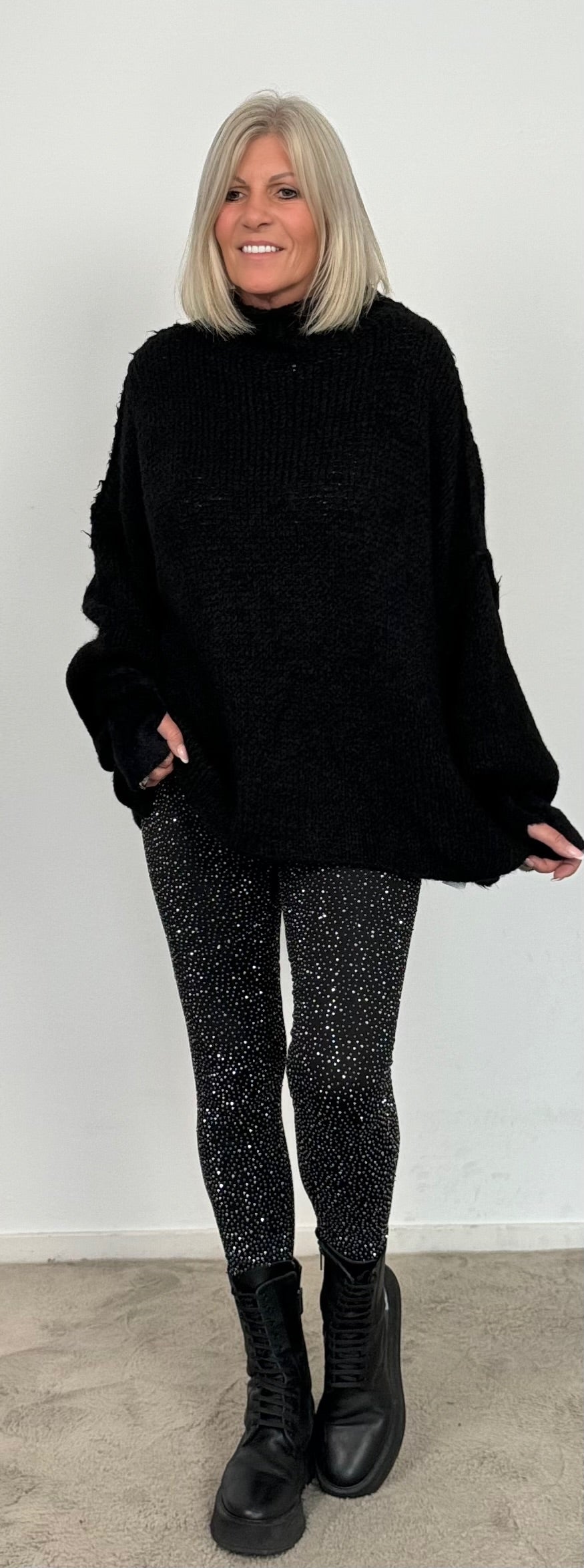 Oversized sweater "Mata" - black