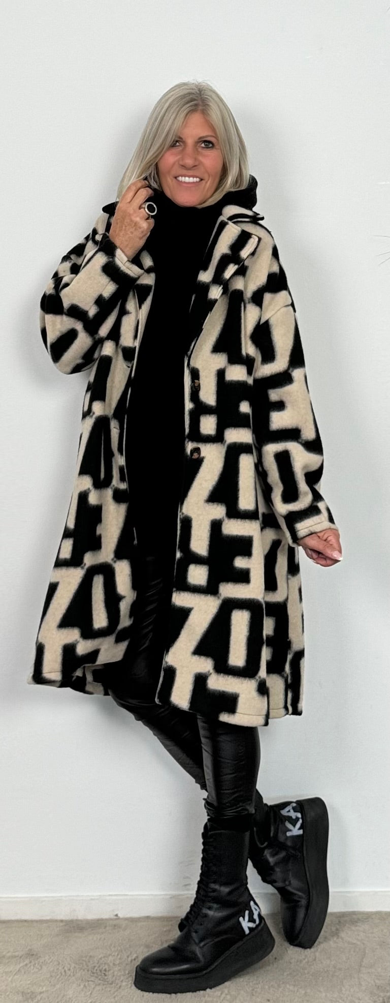 coat "Xuna" - beige-black