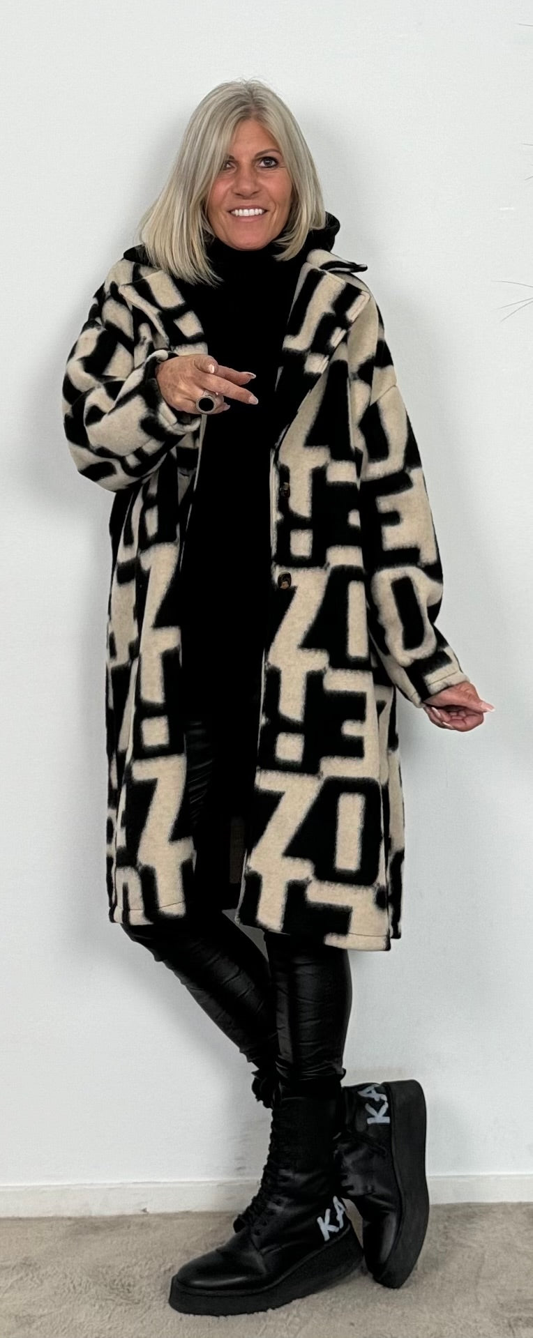 coat "Xuna" - beige-black