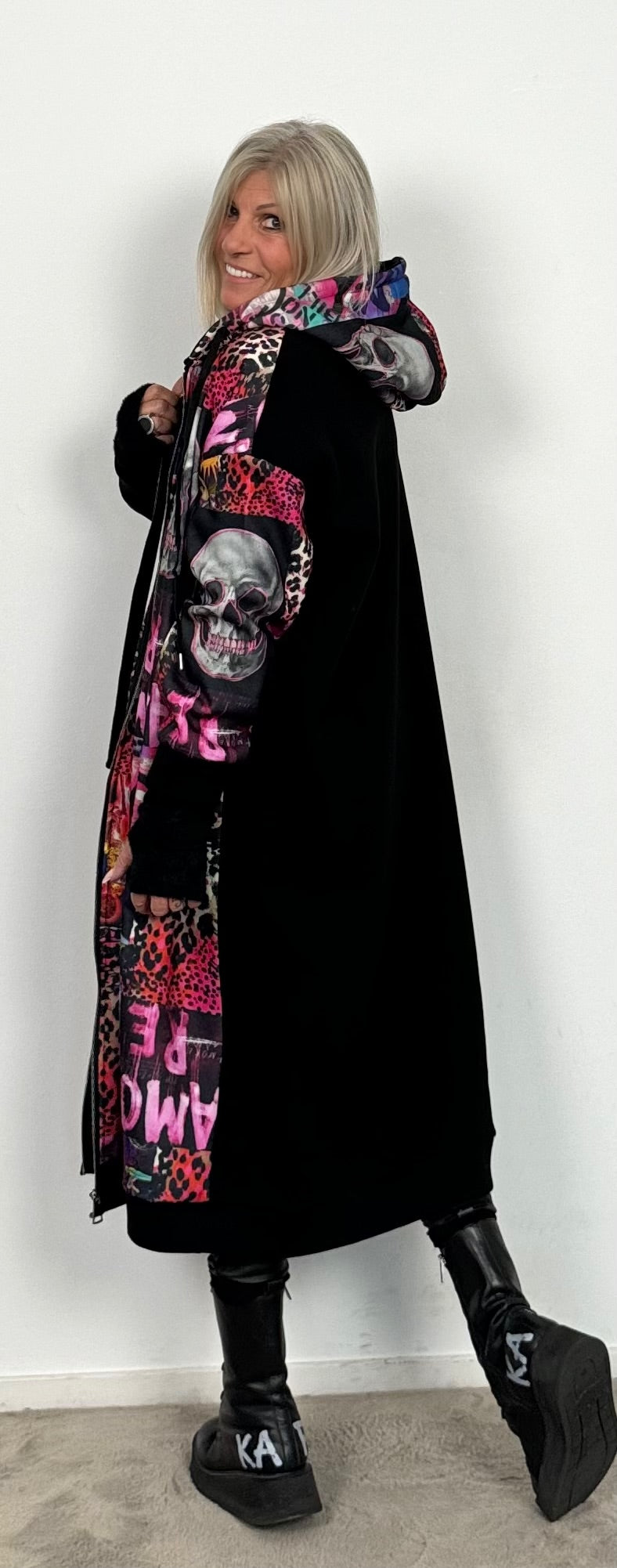 Coat "Overlay" - black-multicolored