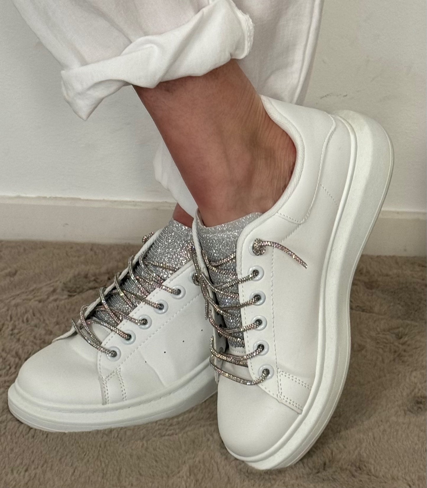 Sneakers met glitterveter en label "Mana" - wit