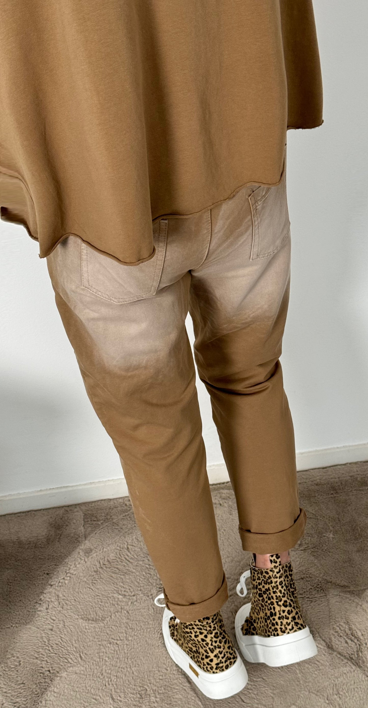 Sweatshirt pants with large patch pockets "Alva" - camel