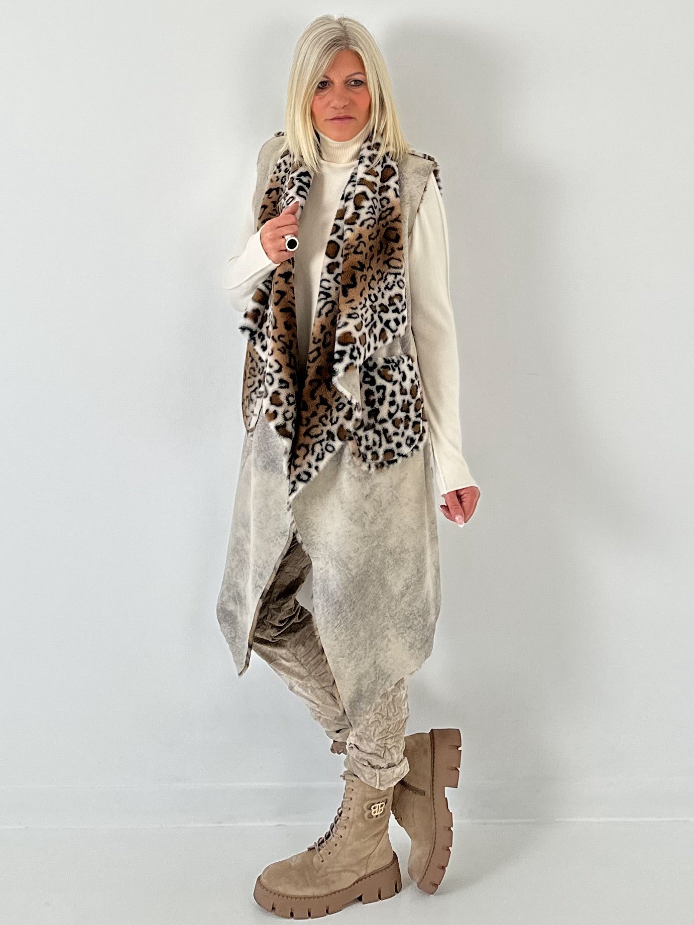 Omkeerbaar vest model "Wonderful" - beige-leo