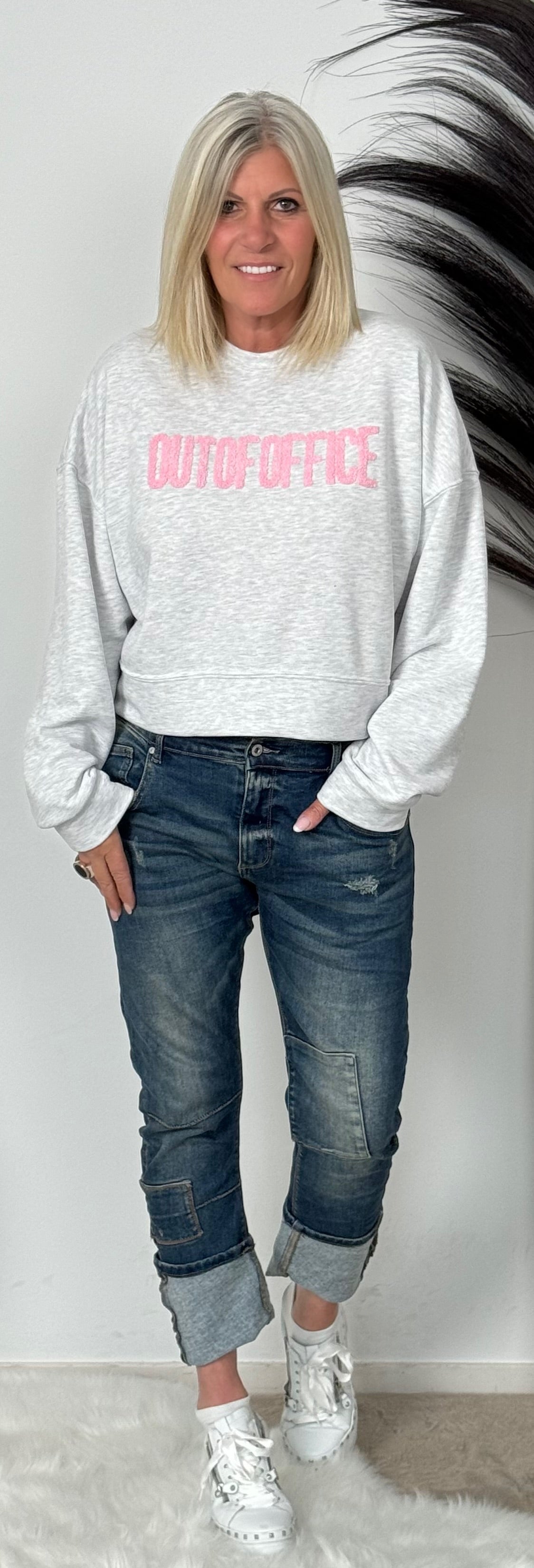 Short boxy sweatshirt "OUT OF OFFICE" - lightgrey