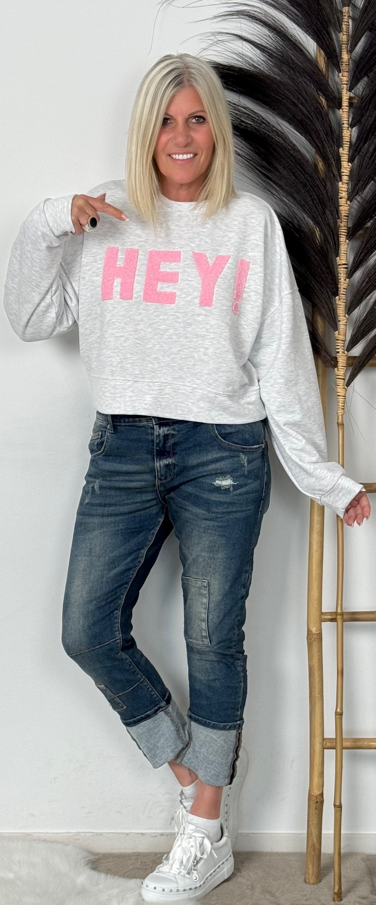 Kort boxy sweatshirt met badstof letters "HEY!" - lichtgrijs