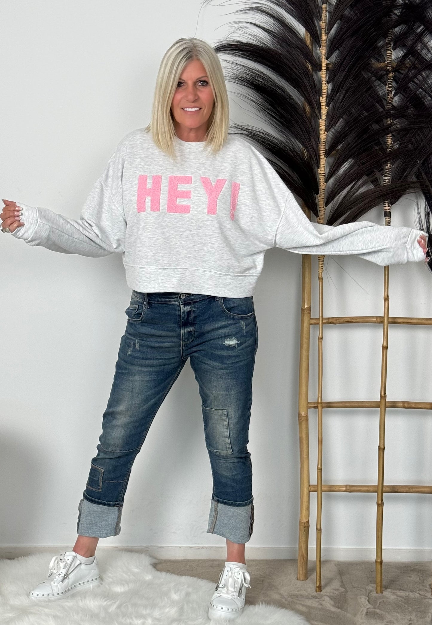 Kort boxy sweatshirt met badstof letters "HEY!" - lichtgrijs