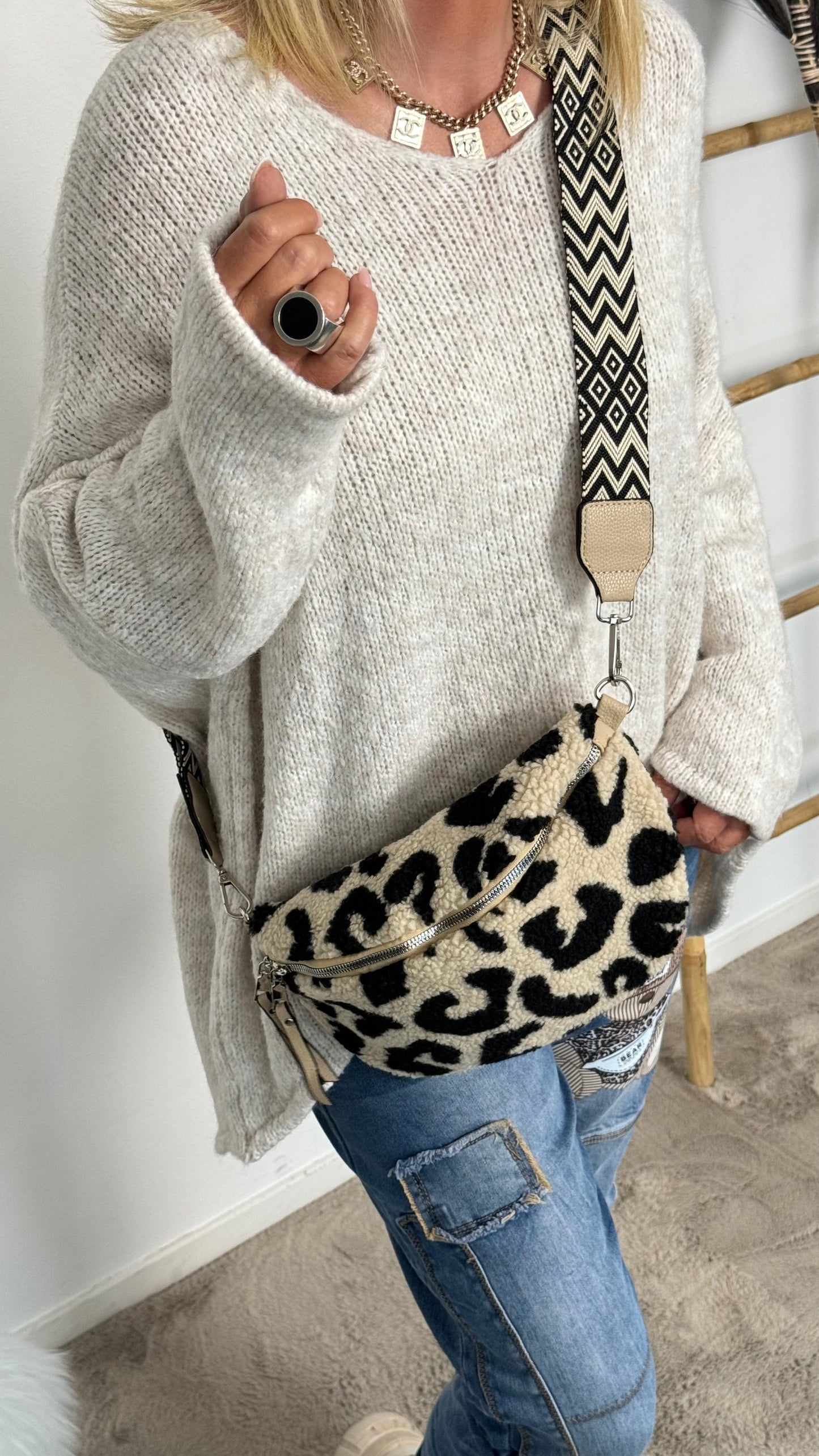 Cross body bag made of teddy fur "Dora" - beige-black