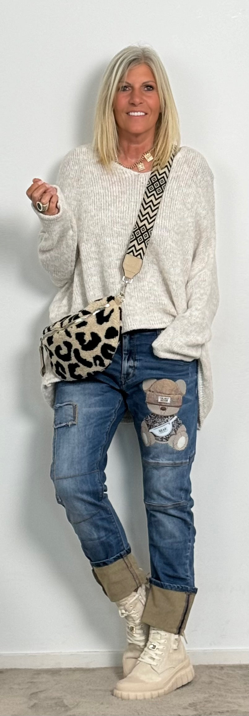 Cross body bag made of teddy fur "Dora" - beige-black