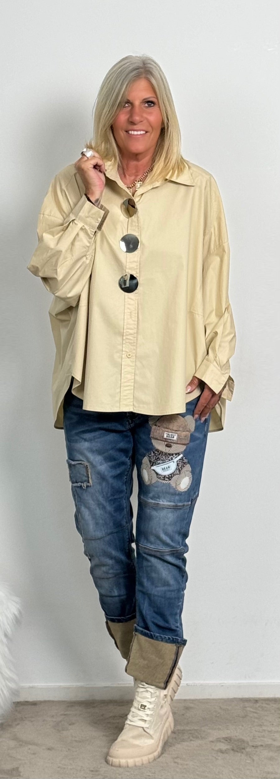 Oversized Bluse mit 3 großen Knöpfen "Rebecca" - beige