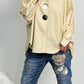 Oversized blouse met 3 grote knopen "Rebecca" - beige