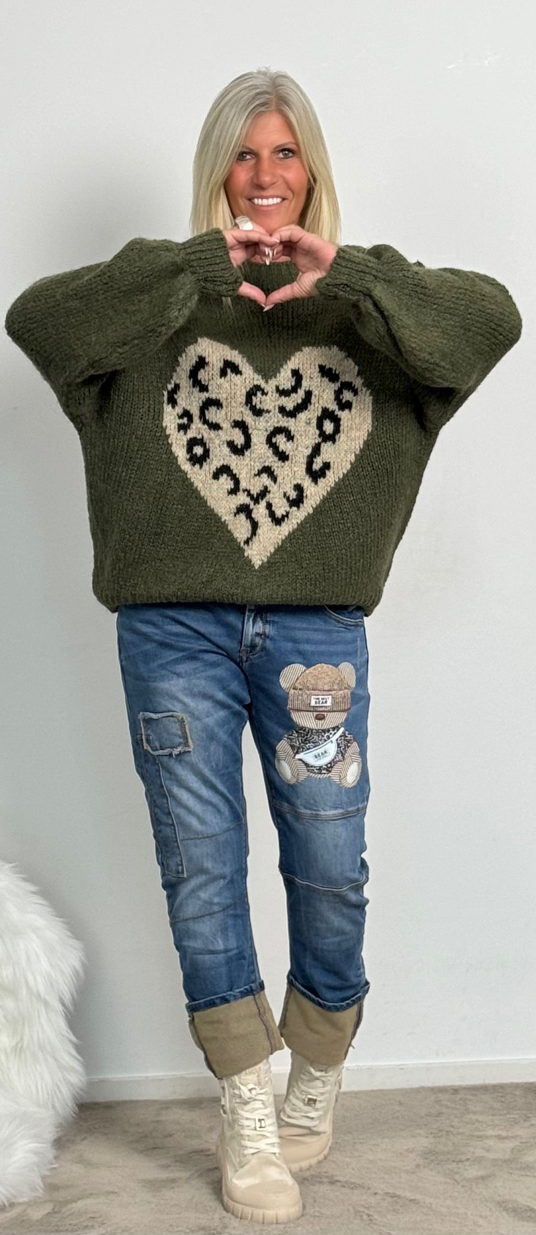 Sweater "Big Leo Heart" - olive