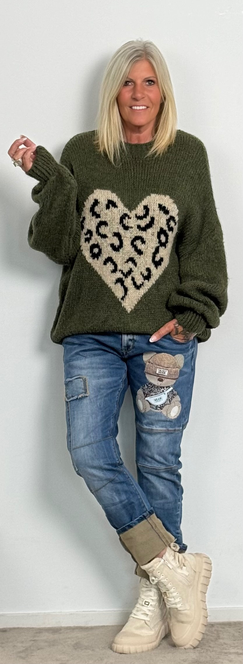 Sweater "Big Leo Heart" - olive