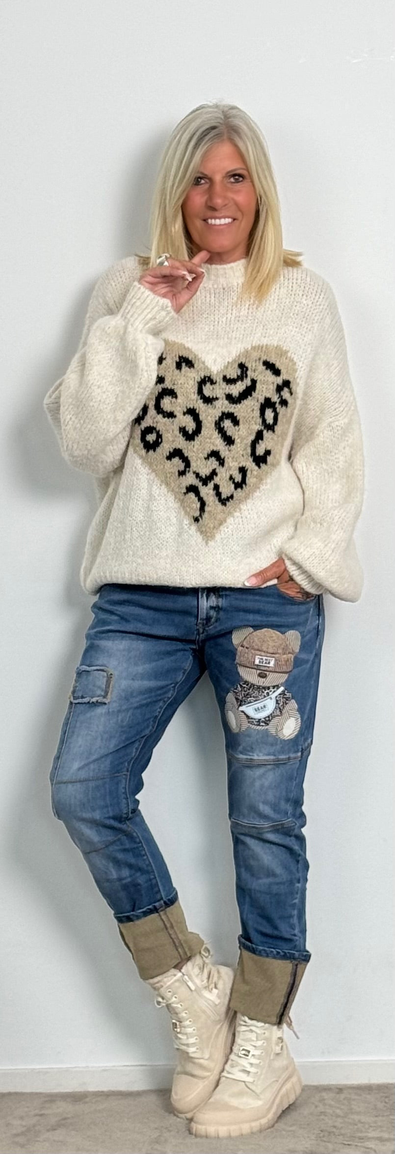 Pullover "Big Leo Heart" - beige