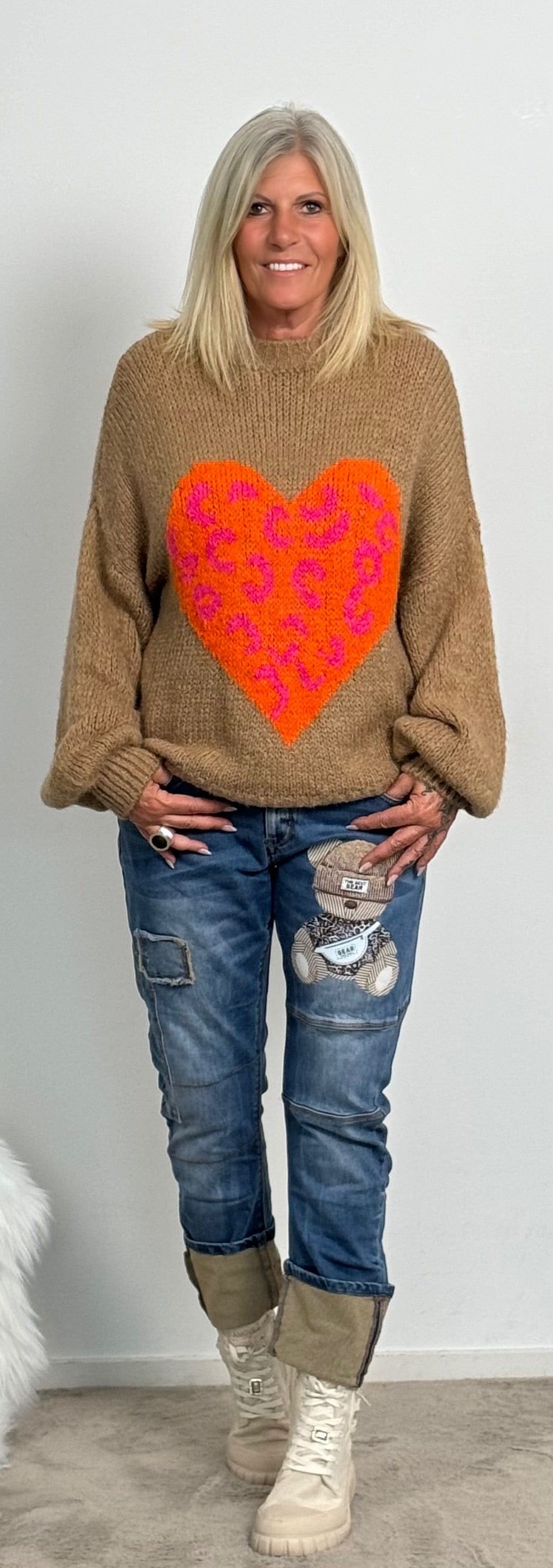 Sweater "Big Leo Heart" - camel