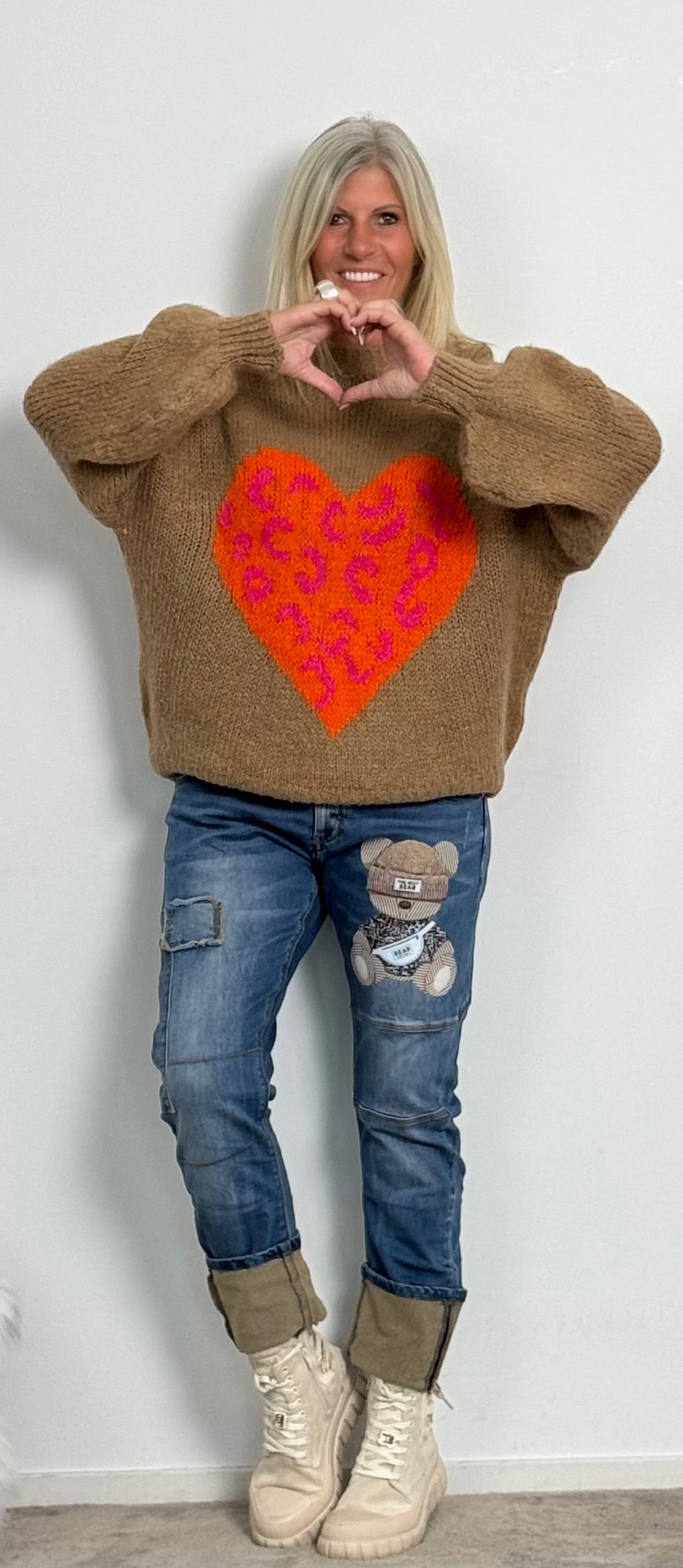 Pullover "Big Leo Heart" - camel