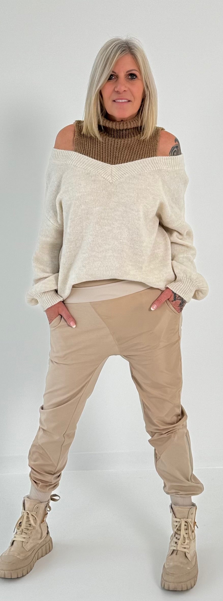 Pants in a sophisticated material mix model "Joy" - beige (available from approx. 19.12.24)