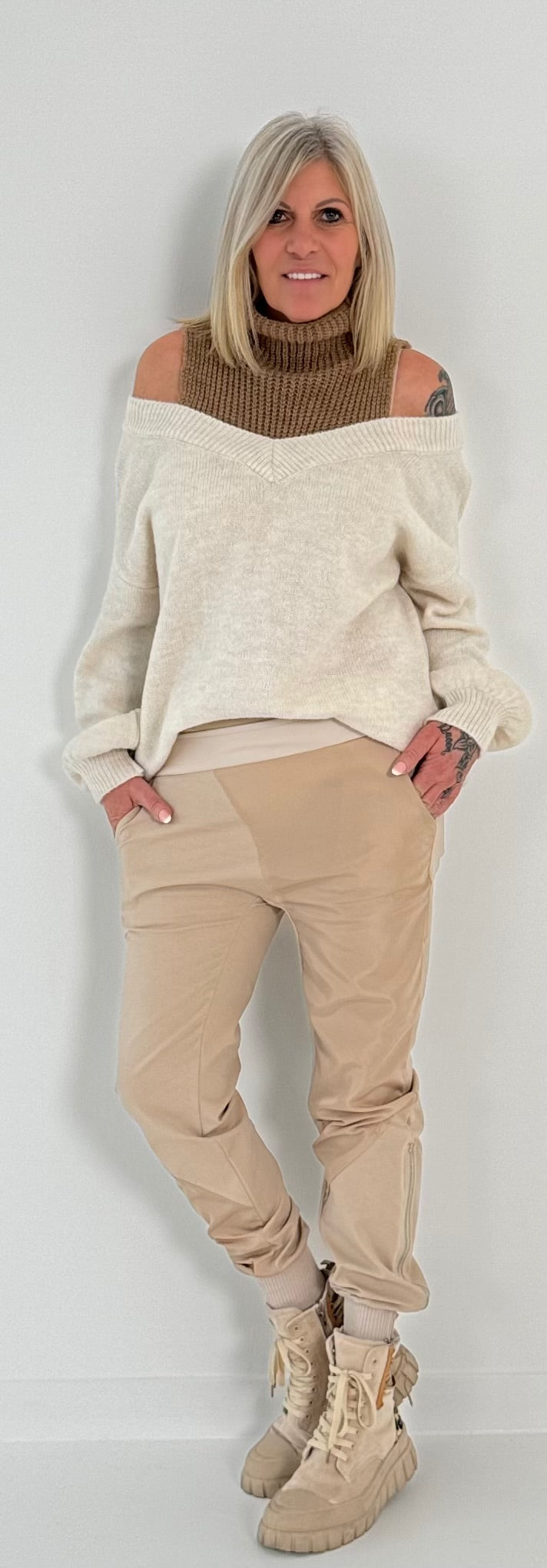 Pants in a sophisticated material mix model "Joy" - beige (available from approx. 19.12.24)