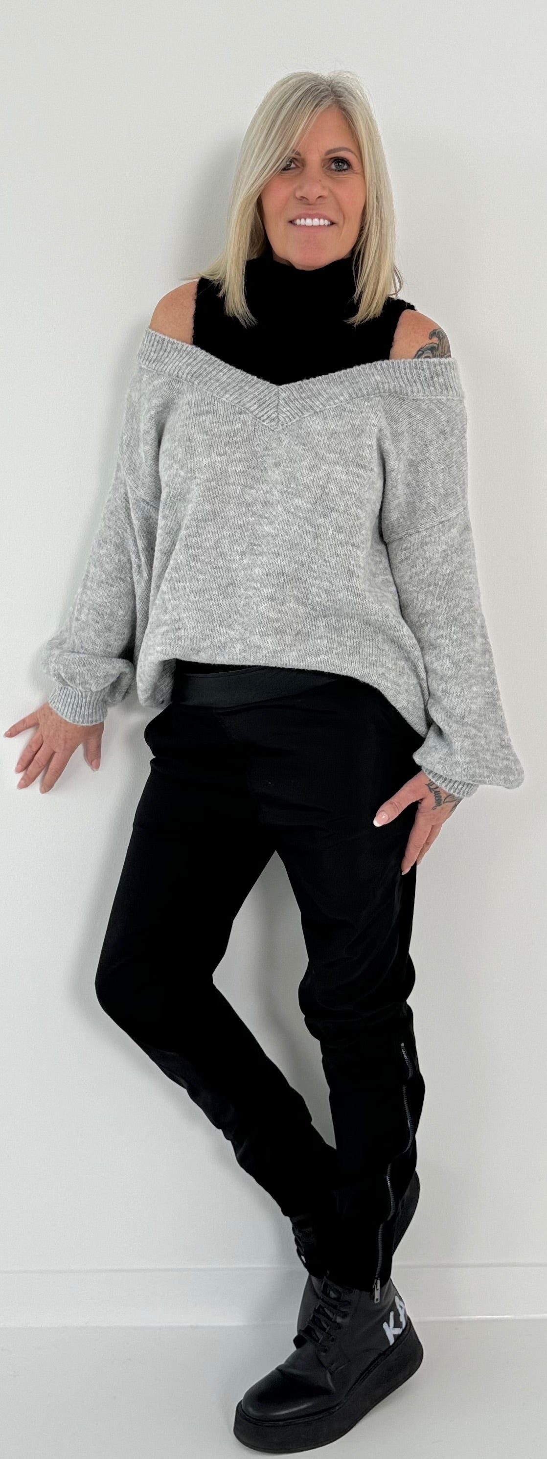 Off shoulder sweater with sophisticated knitted insert model "Viola" - grey