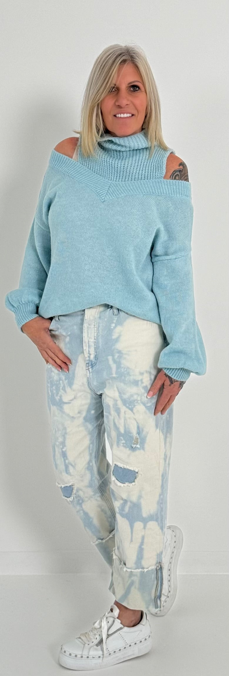 Off shoulder sweater with sophisticated knitted insert model "Viola" - light blue