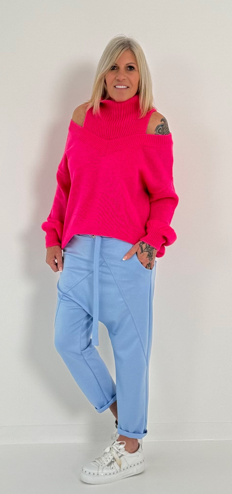 Off shoulder sweater with sophisticated knitted insert model "Viola" - pink