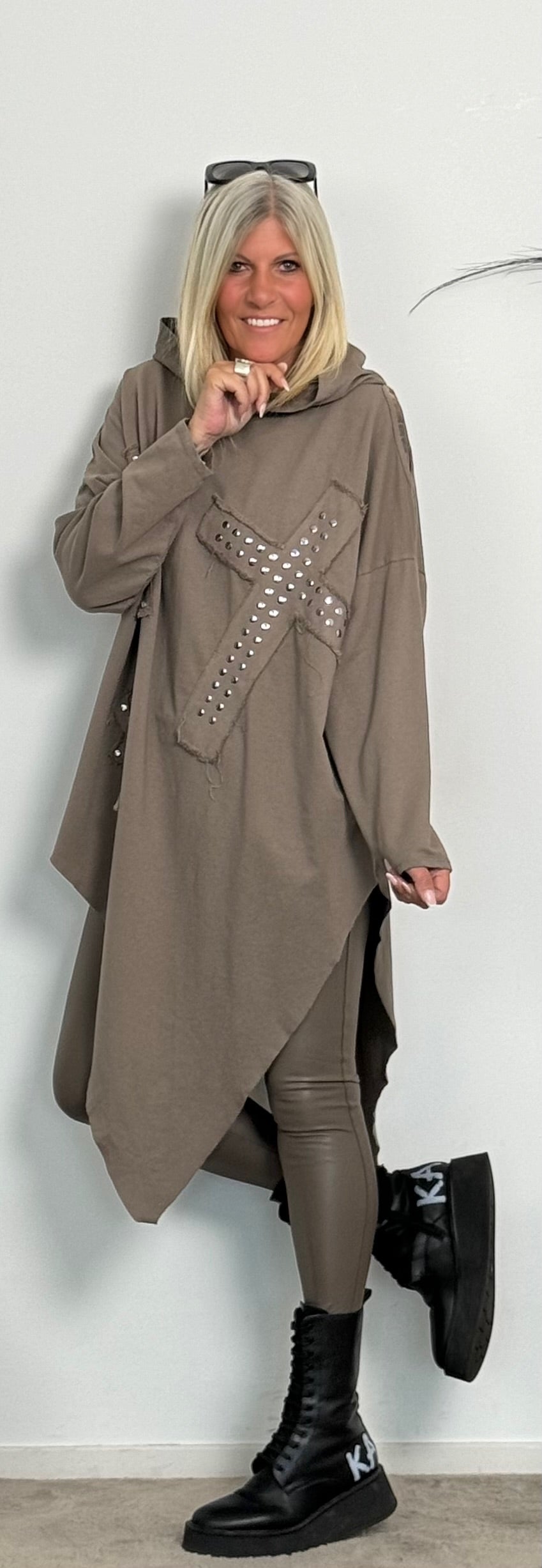 Asymmetrische hoodie "Cross" - taupe