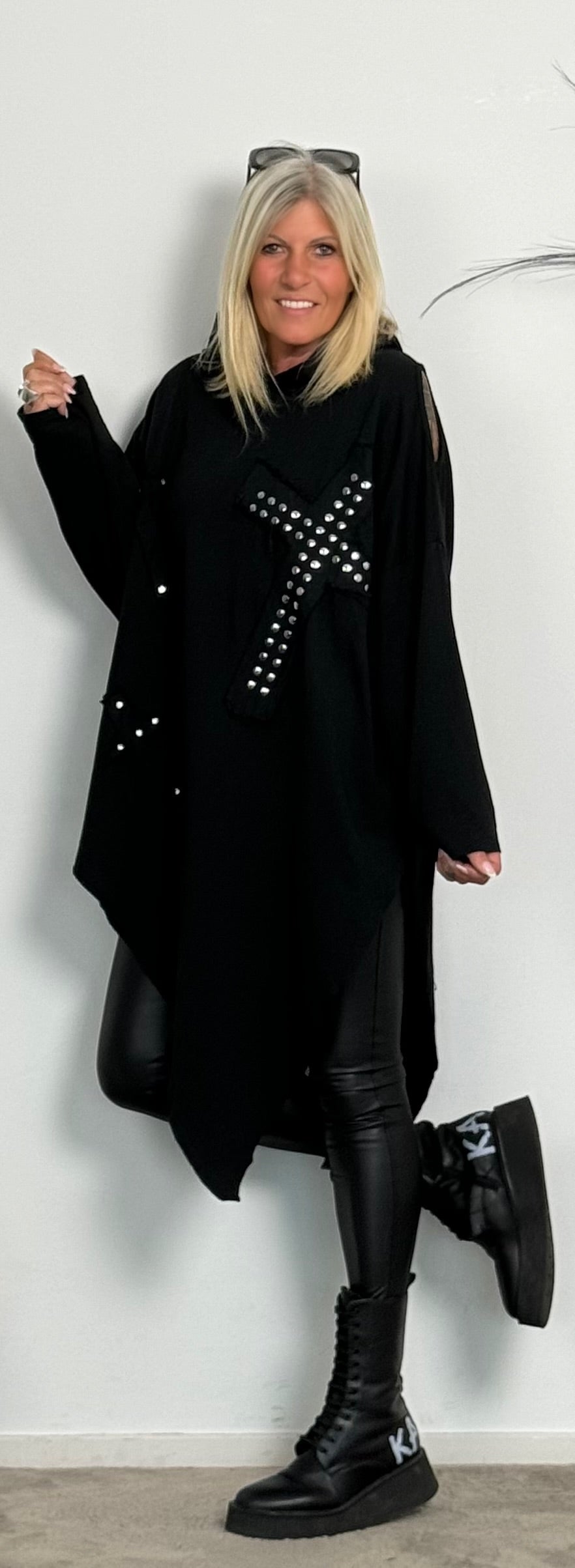 Asymmetrische hoodie "Cross" - zwart