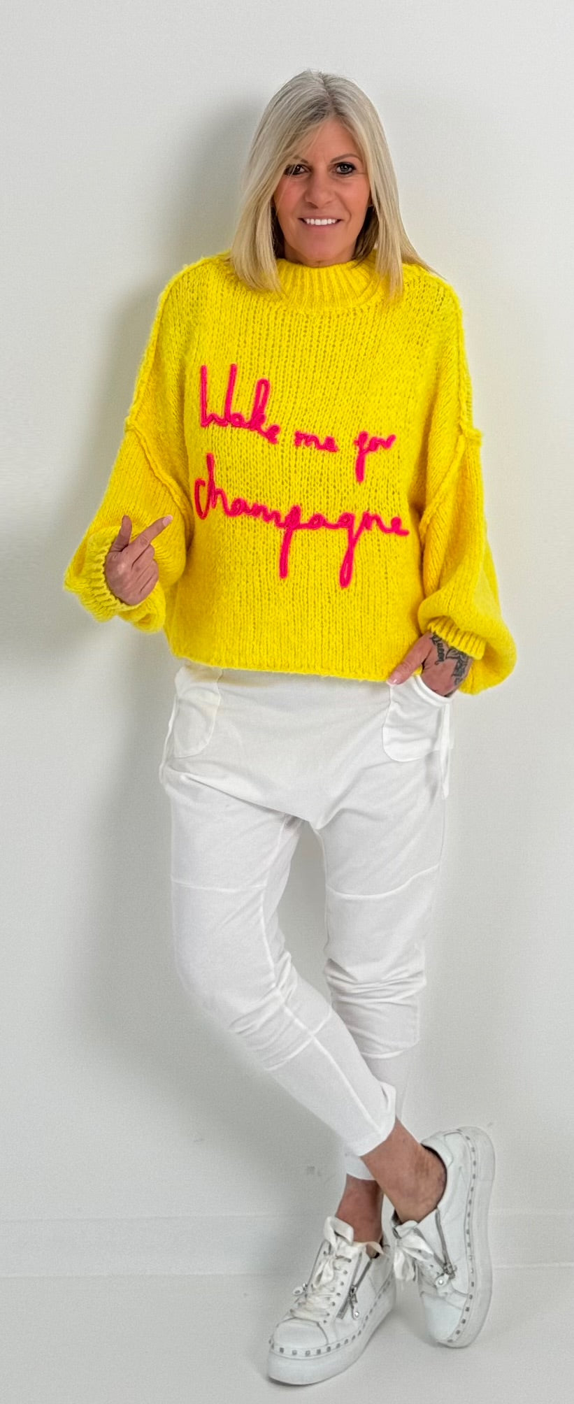 Sweatermodel "Wake me for champagne" - zonnig geel