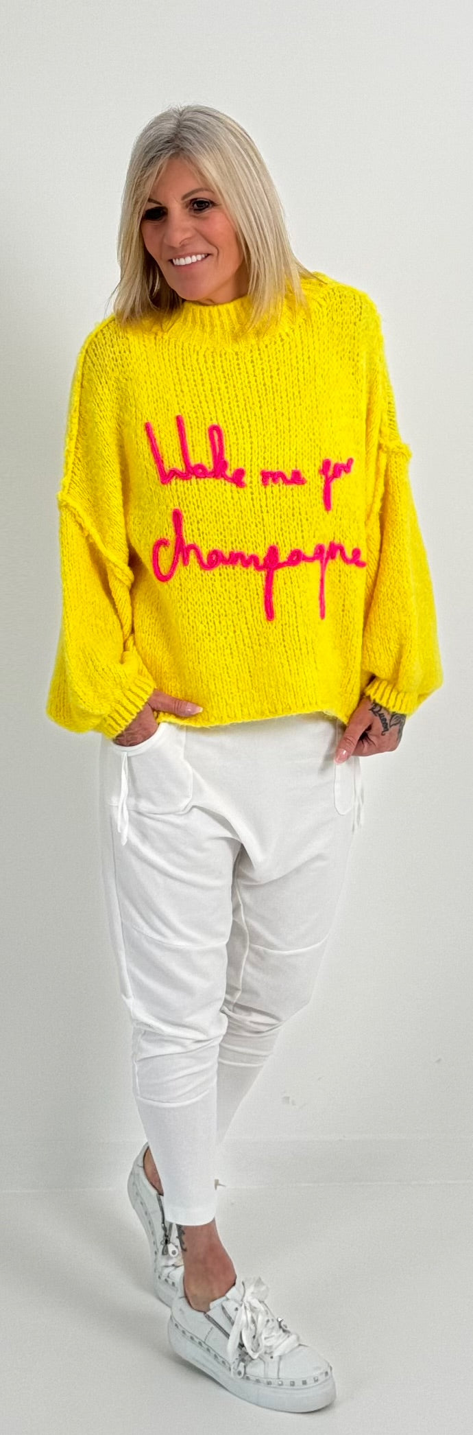 Sweatermodel "Wake me for champagne" - zonnig geel